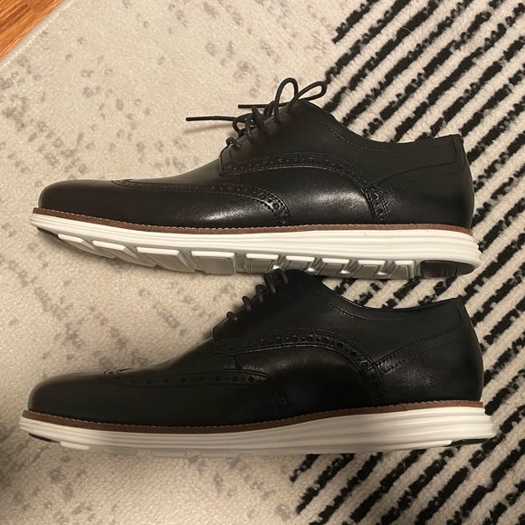 Brand new, never worn Cole Haan original grand shwng black and white mens shoe - Picture 4 of 7